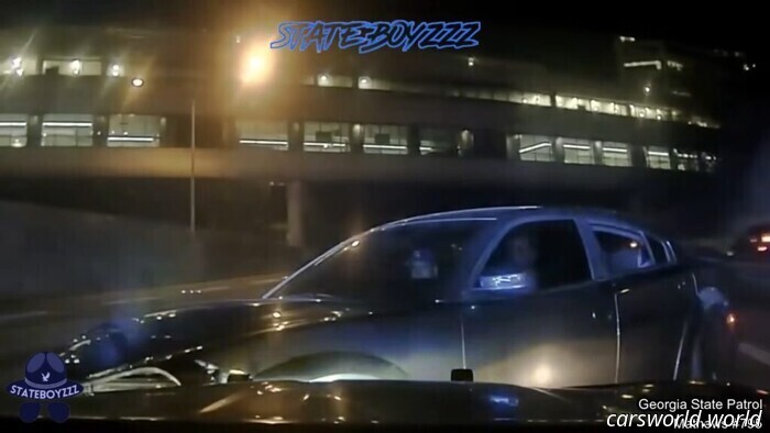 Un inseguimento della polizia in stile cartone animato mostra il sospetto alla guida di una Charger tornare correndo all'auto dopo essere fuggito a piedi | Carscoops